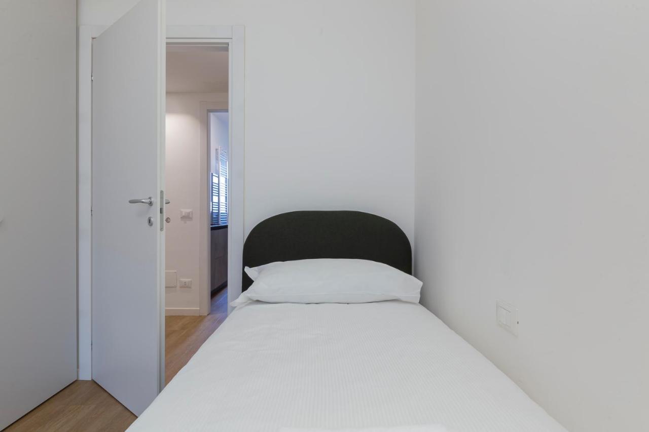 Luxury Apartment Near Navigli - Anemoni 5 Milan Bagian luar foto