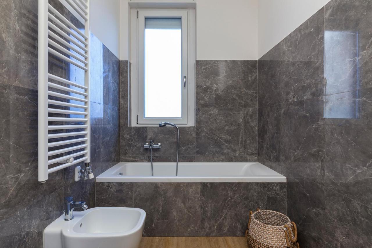 Luxury Apartment Near Navigli - Anemoni 5 Milan Bagian luar foto