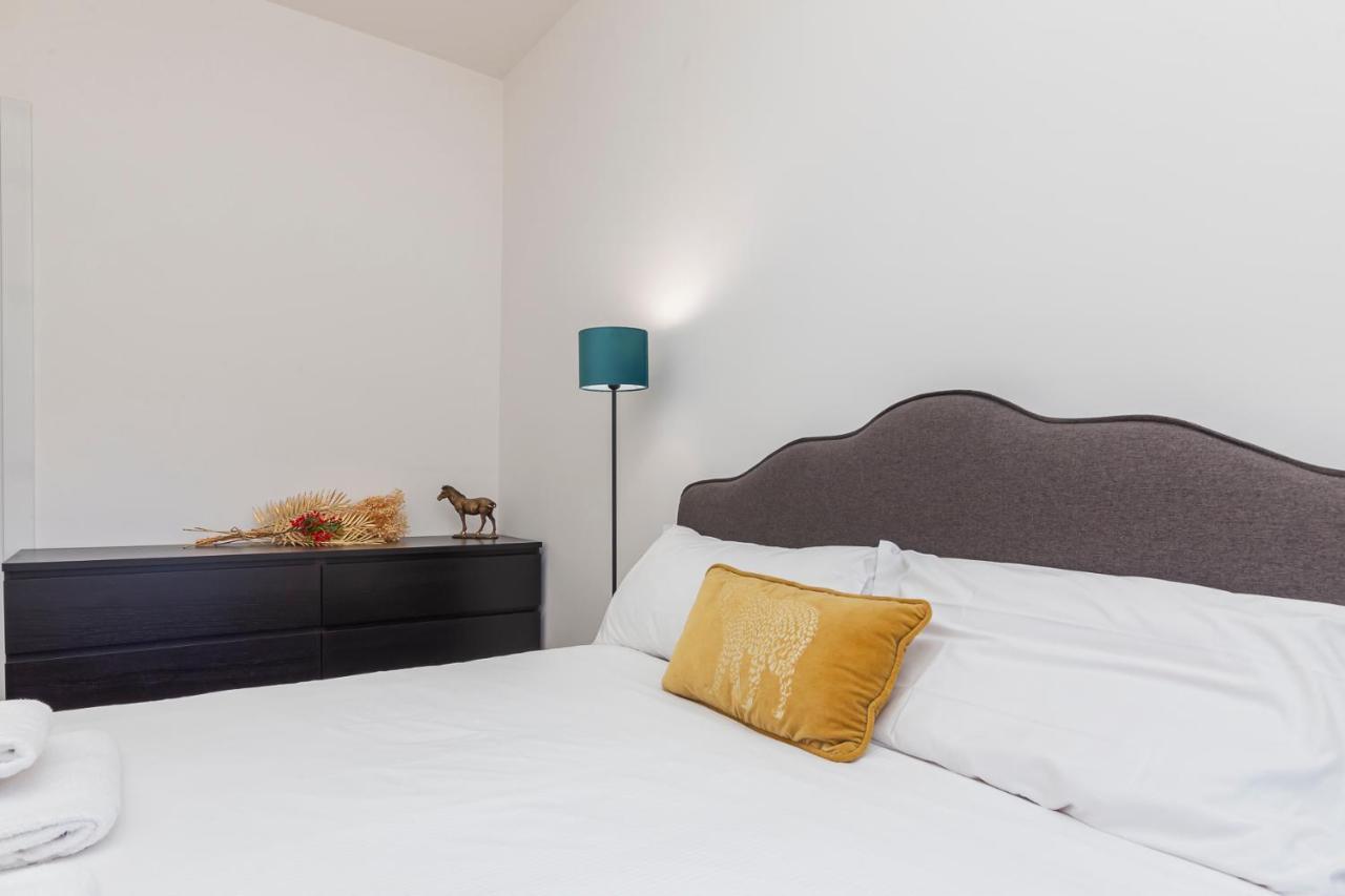 Luxury Apartment Near Navigli - Anemoni 5 Milan Bagian luar foto