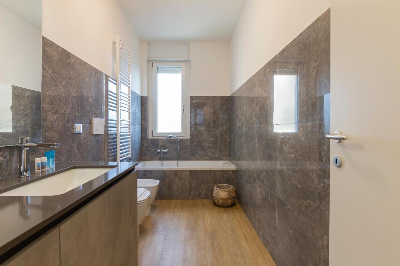 Luxury Apartment Near Navigli - Anemoni 5 Milan Bagian luar foto